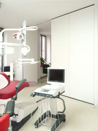 Endodontologie Praxis in Augsburg / Faltwand (geschlossen)